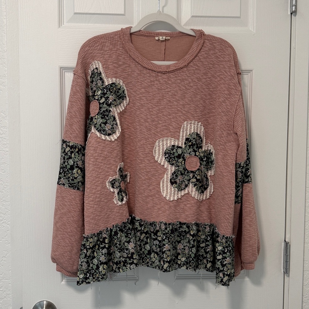 NWOT POL Floral Patchwork Sweatshirt - Mauve and Black